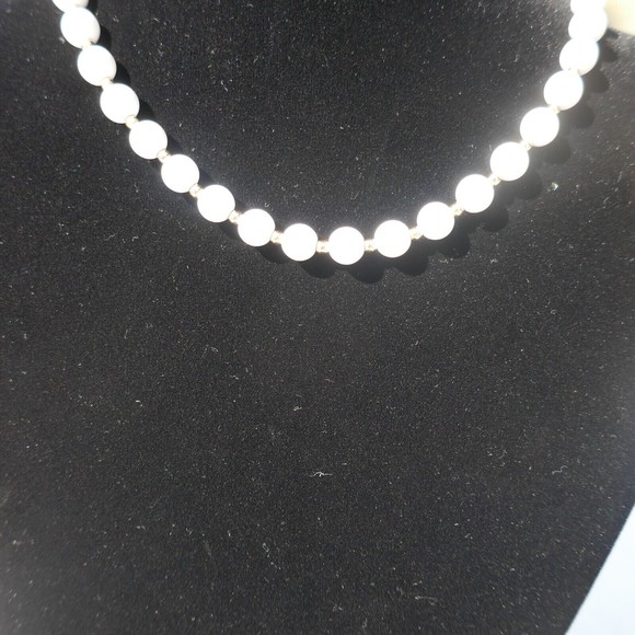 Vintage Monet White Bead Choker Necklace 16 inches - Picture 3 of 7